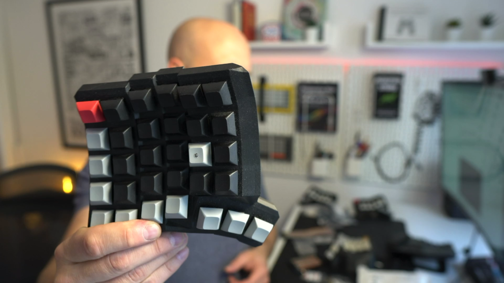 Review Dactyl Manuform an ergonomic, custom built mechanical